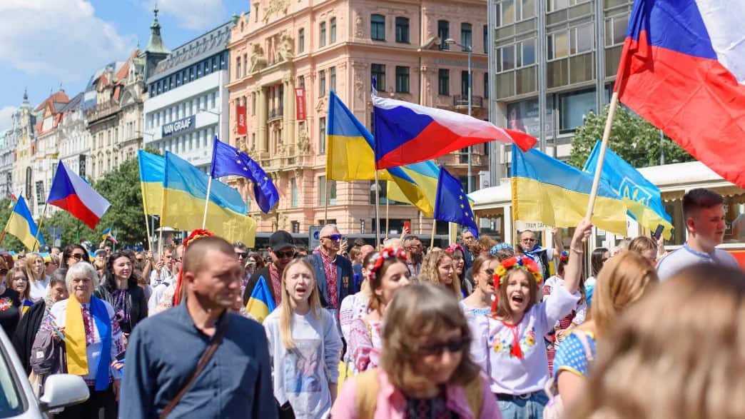 Стаття: Українцям в Чехії допоможуть повернутися додому