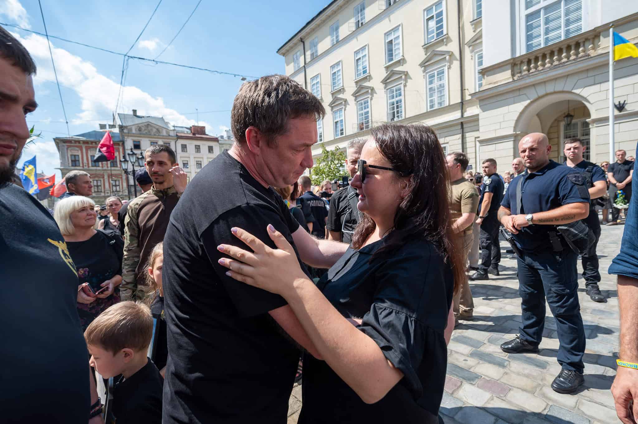 Зображення посту: Тисячі людей прийшли попрощатися: Ірину Фаріон поховали у Львові