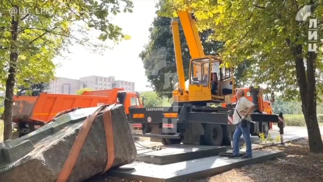 Зображення посту: В захопленому Луганську демонтували пам’ятники жертвам репресій та Голодомору