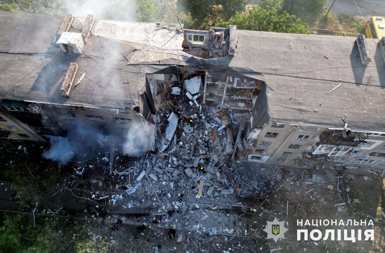 Зображення посту: Росіяни вдарили по Мирнограду: під завалами багатоповерхівки можуть бути люди