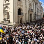 Зображення посту: Тисячі людей прийшли попрощатися: Ірину Фаріон поховали у Львові