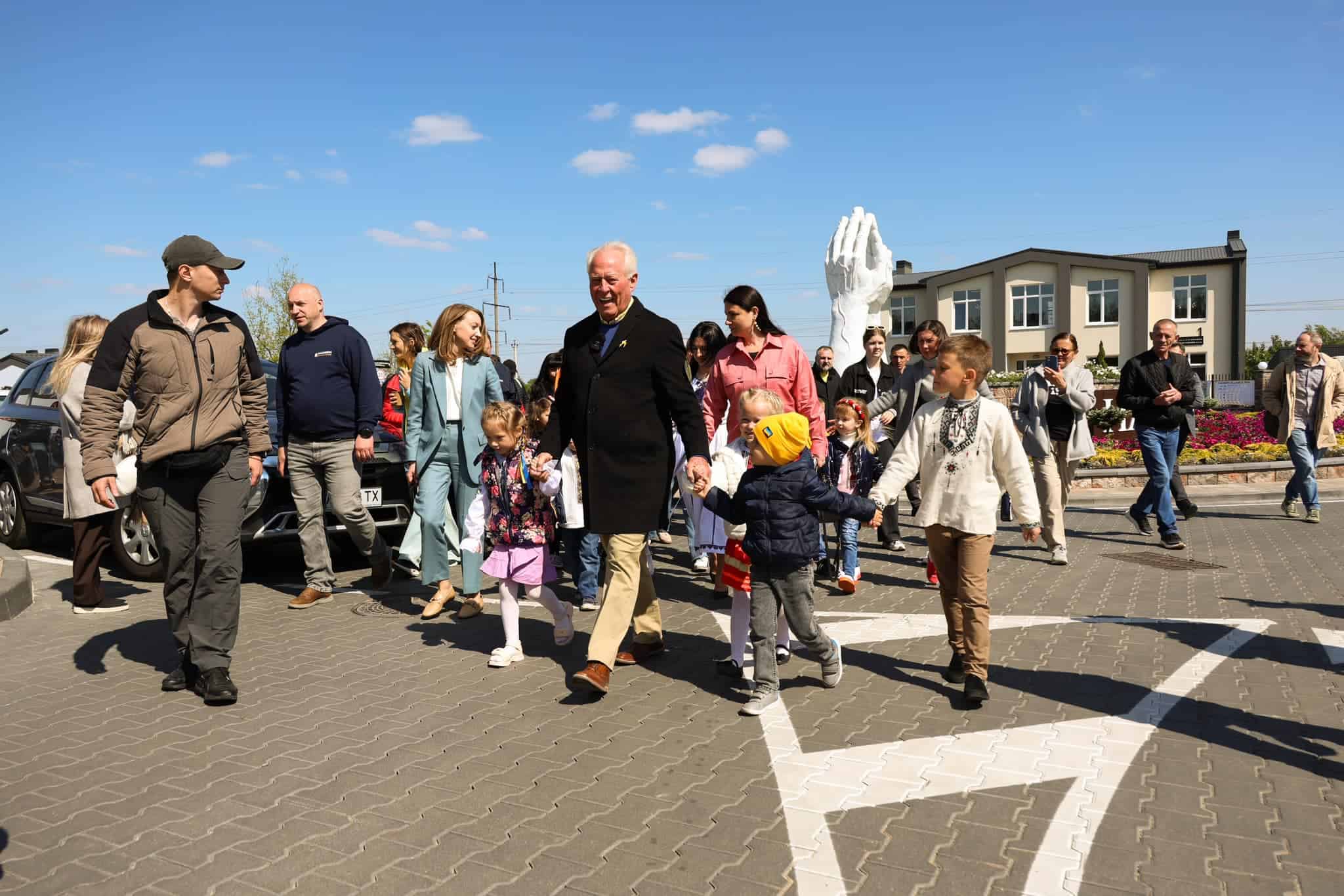 Зображення посту: Американські будиночки для переселенців: евакуйованим родинам з Покровська нададуть житло в «Містечку Хансена» на Київщині