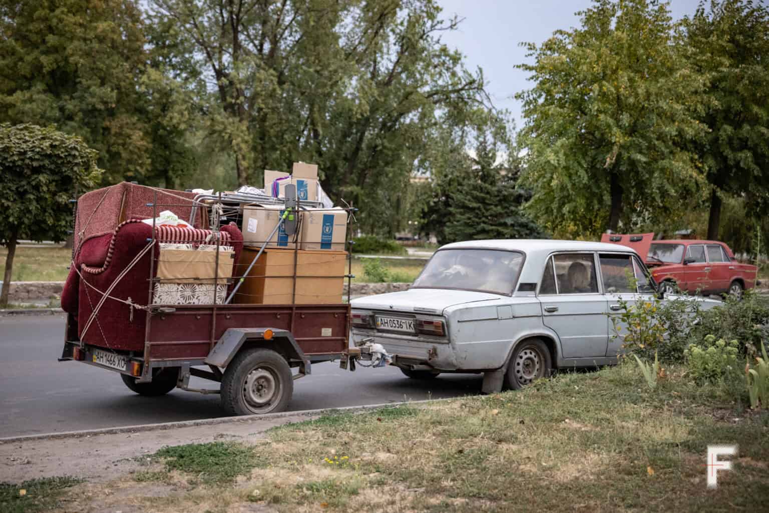 Зображення посту: Фоторепортаж з Покровська: люди евакуюються, але деяких тримають в місті старенькі батьки чи худоба