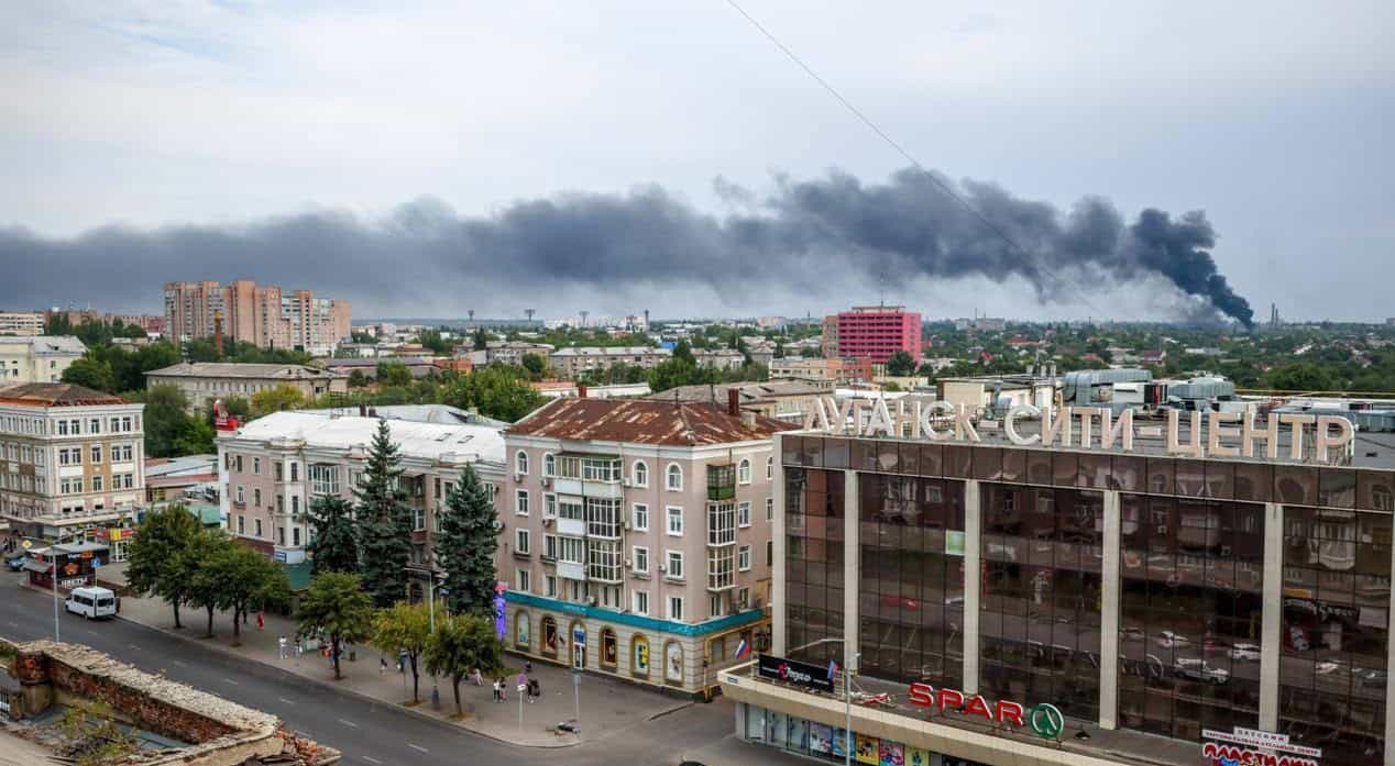 Зображення посту: «Пролунало 12 вибухів»: Україна уразила машинобудівний завод в окупованому Луганську