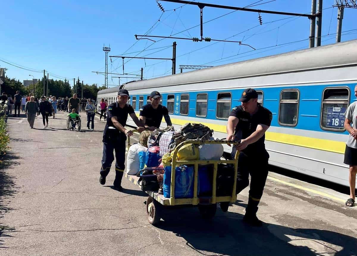 Зображення посту: За місяць з Покровської громади евакуювали 1305 цивільних