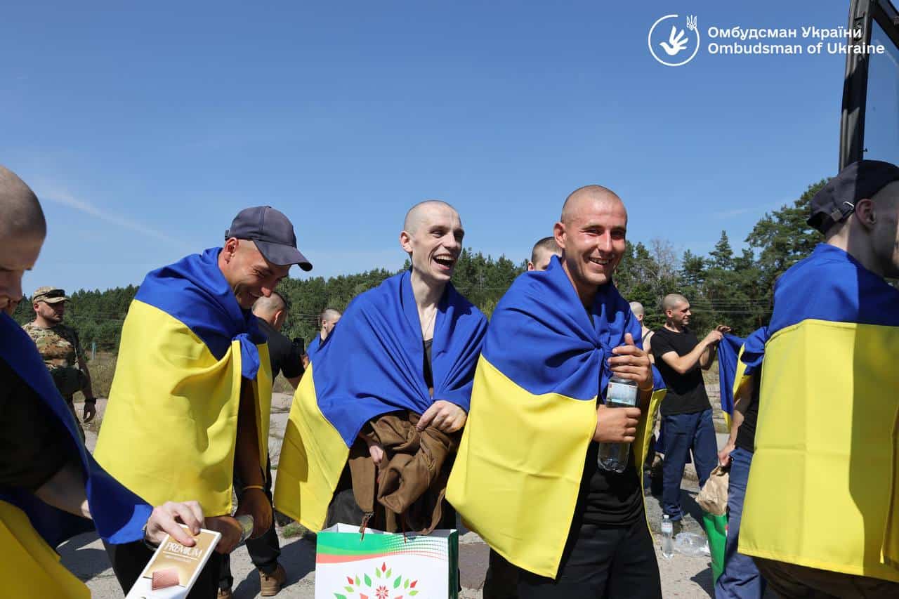 Зображення посту: Обмін в День Незалежності: азовці розкритикували владу через повернення полонених