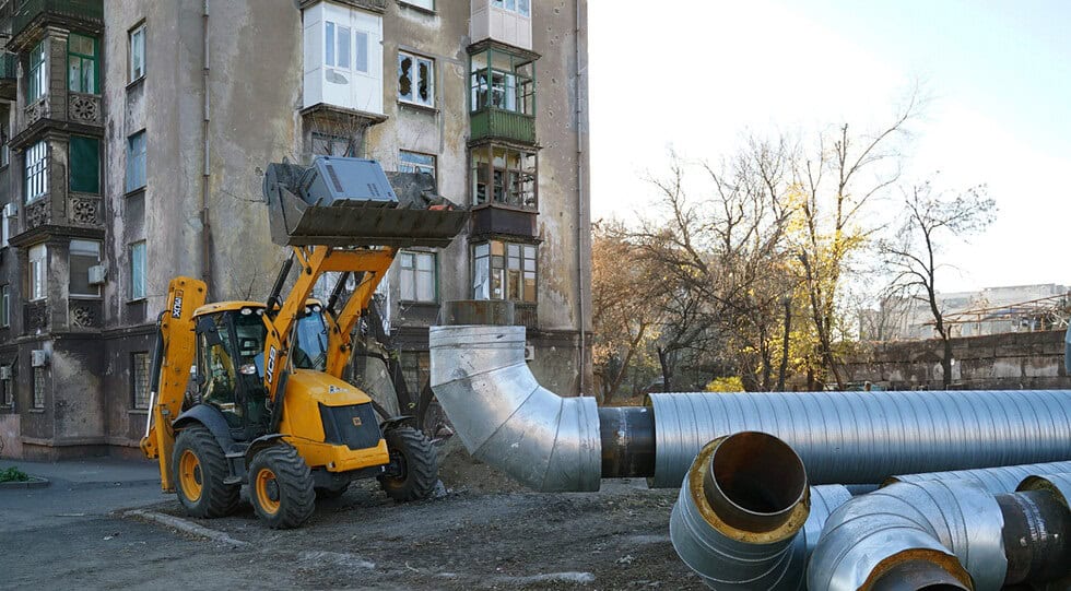 Стаття: Окупанти визнають, що не квапляться з підготовкою до опалювального сезону у Маріуполі