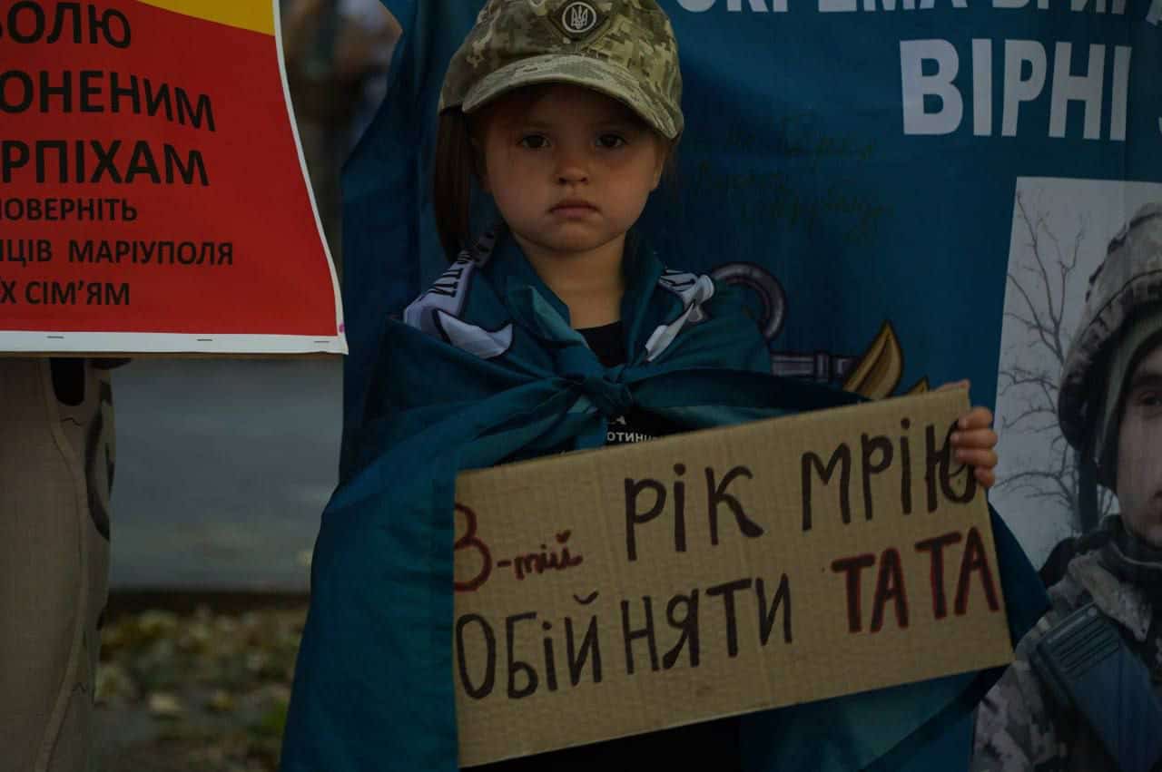 Зображення посту: «Мене розриває на шматки, коли наша 4-річна донька питає: “Мамо, коли папа повернеться з полону?”»