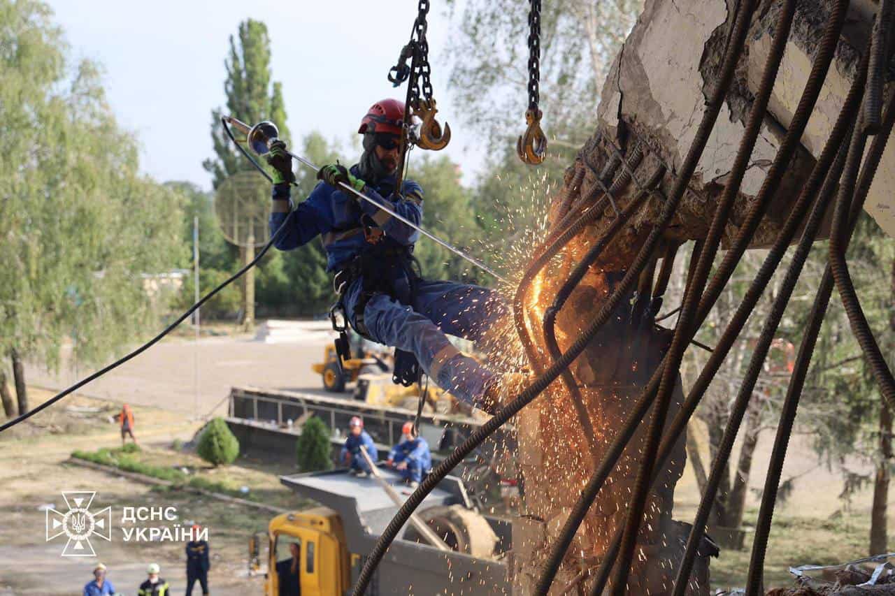 Зображення посту: У Полтаві збільшилась кількість жертв унаслідок обстрілу навчального закладу та лікарні