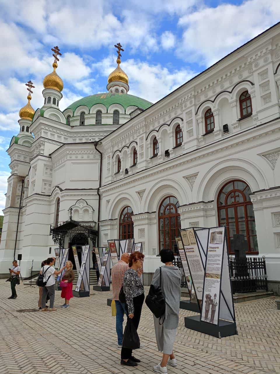 Зображення посту: У Києві до Дня Маріуполя відкрили виставку про історію греків Надазов’я