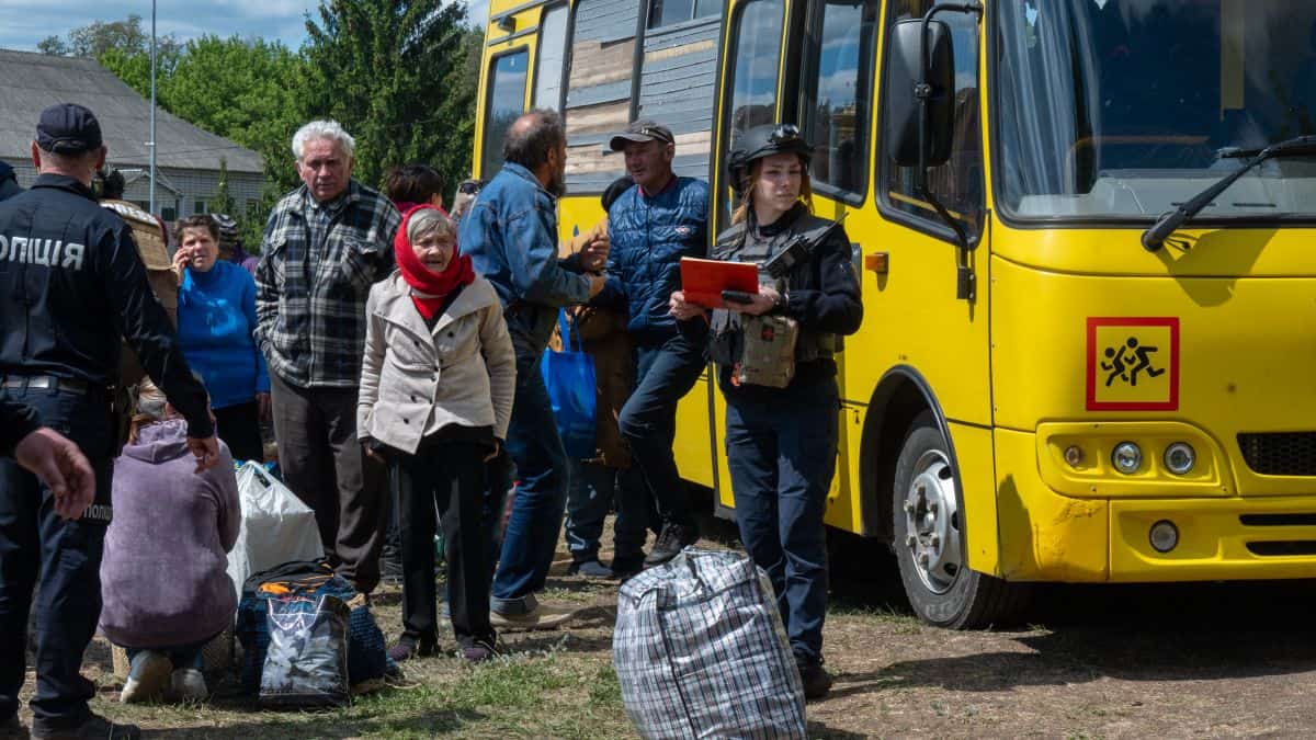 Стаття: З Донеччини людей евакуюватимуть до Чернівецької області