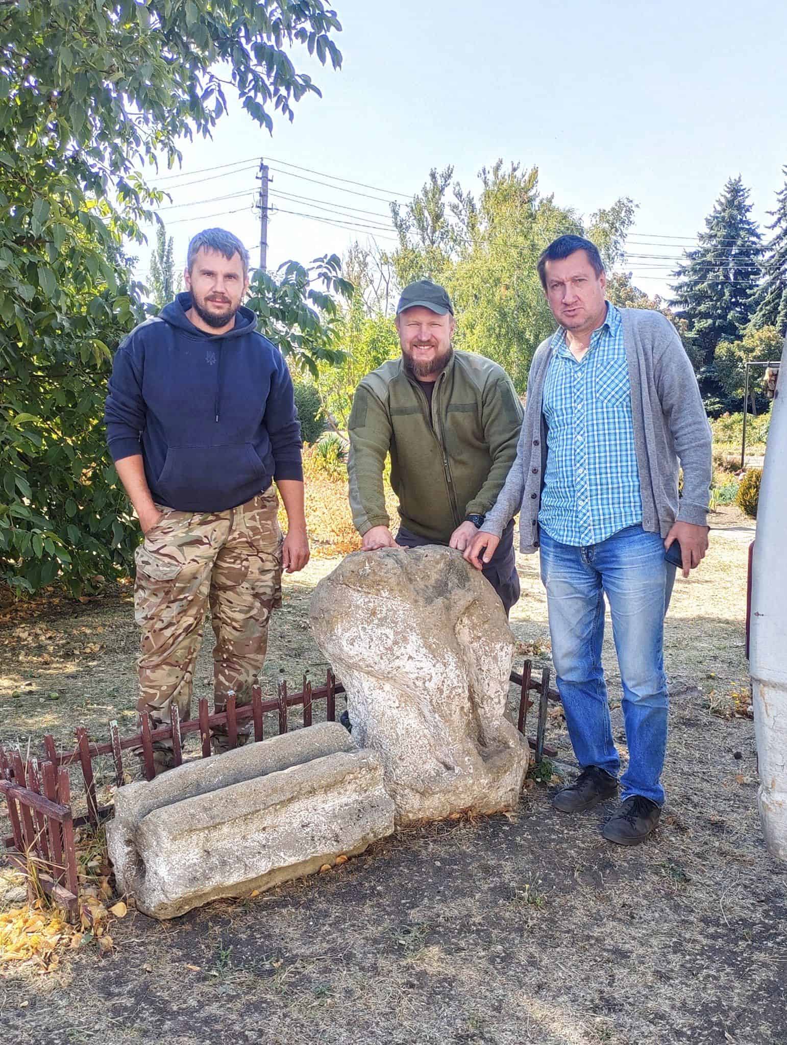 Стаття: З Донеччини до Дніпра евакуювали ще одну унікальну скульптуру