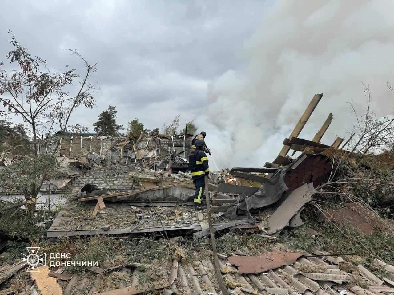 Зображення посту: Окупанти двічі обстріляли Лиман на Донеччині — зруйнували три будинки