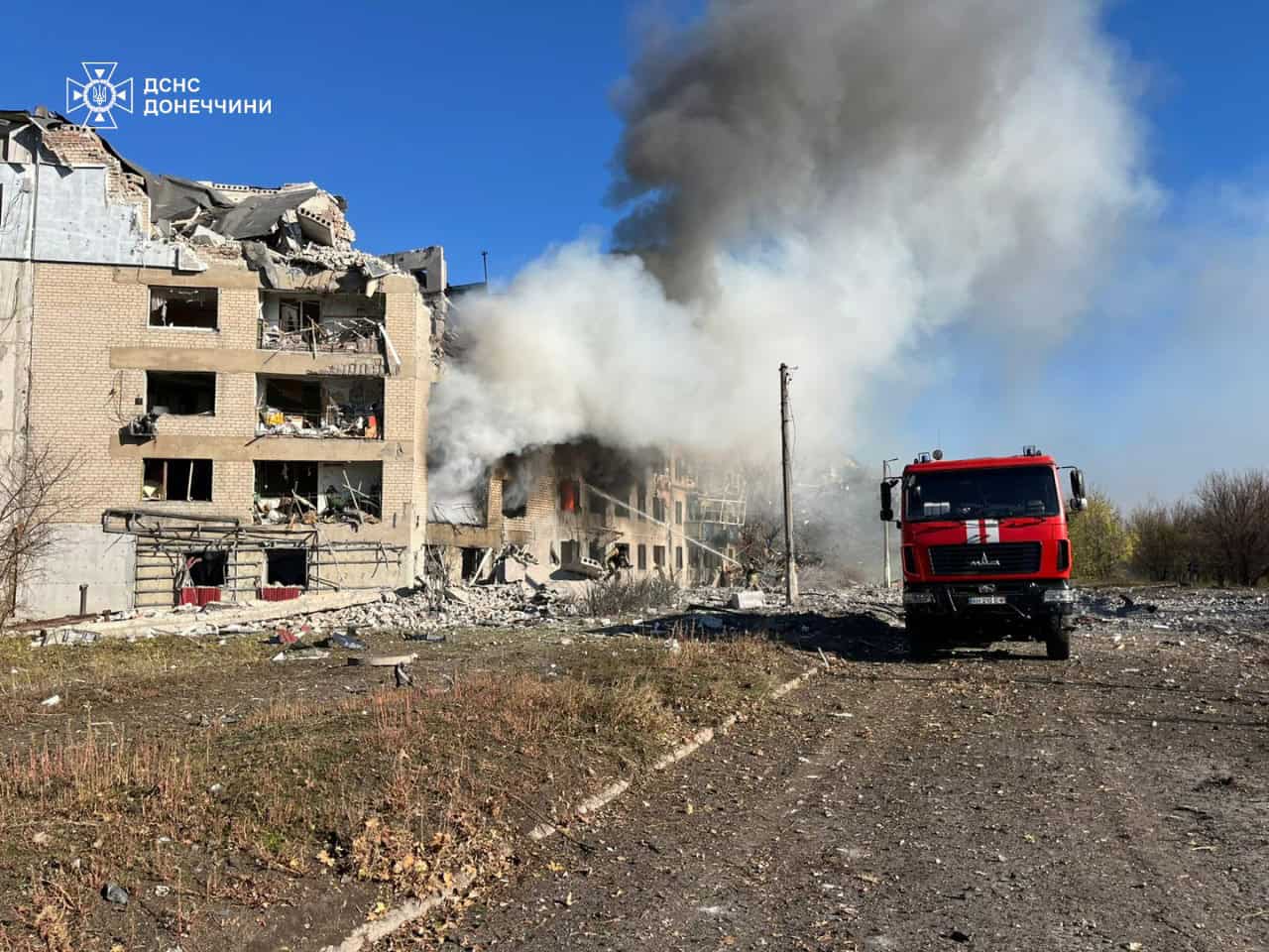 Зображення посту: Внаслідок обстрілу у Мирнограді загорівся будинок