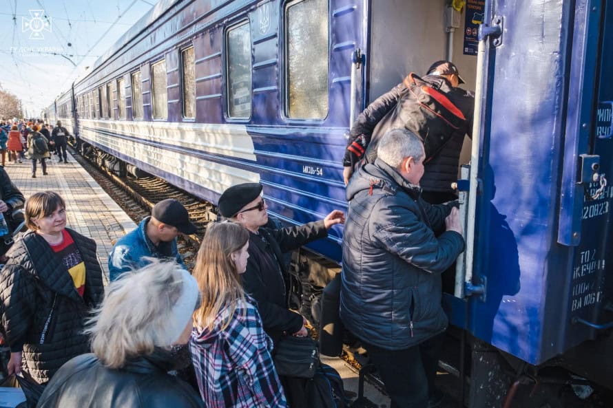 Стаття: З Донеччини людей евакуюватимуть до Черкаської області