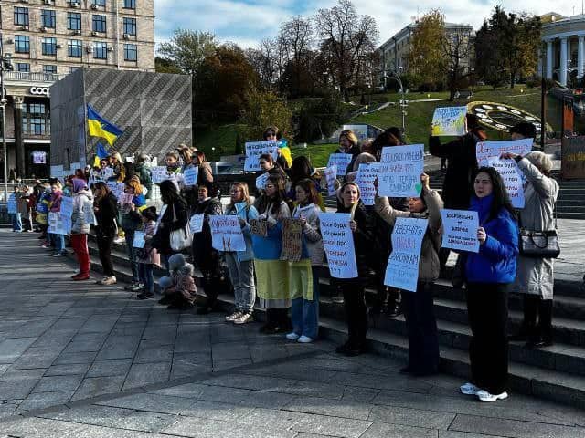 Зображення посту: В Україні рідні військових вийшли на акцію за чіткі терміни служби