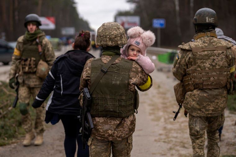 Стаття: Україна повернула з окупованого Маріуполя родину військового ЗСУ