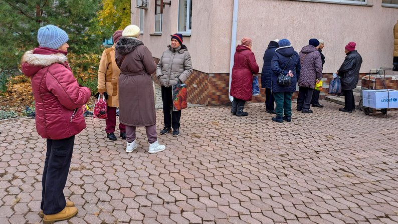 Стаття: У Покровську соцпрацівники видають пенсіонерам гарячі обіди