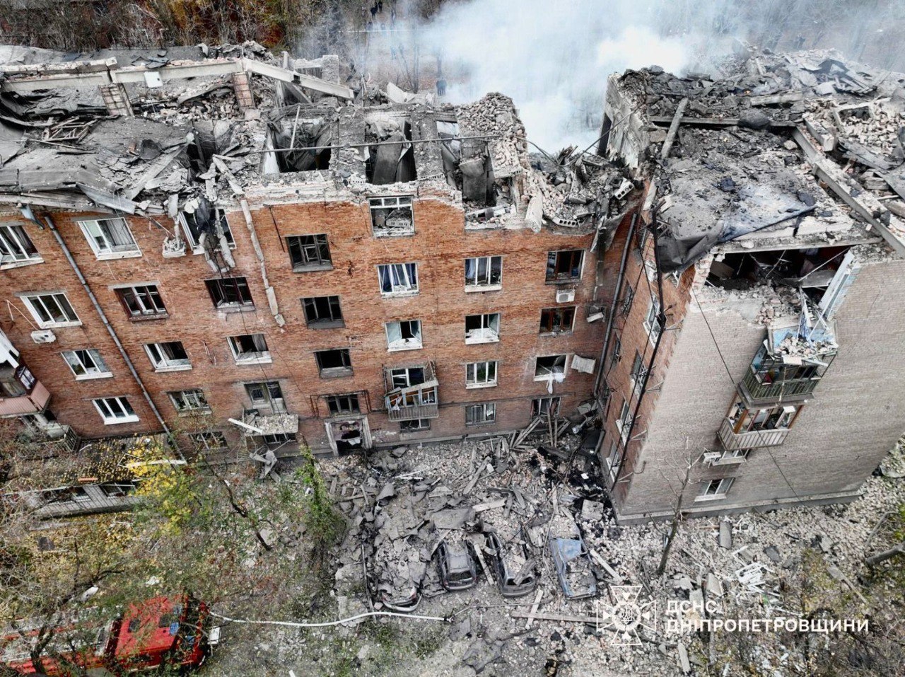 Стаття: З-під завалів у Кривому Розі дістали тіла чотирьох людей