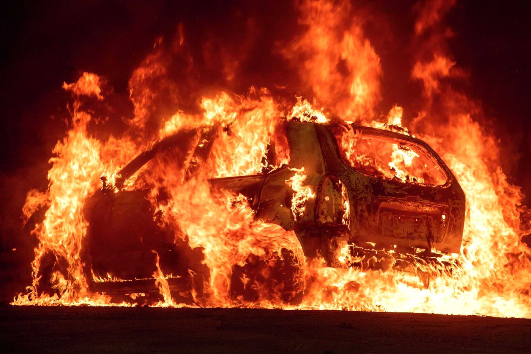Стаття: У Маріуполі спротив спалив автівку російських військових