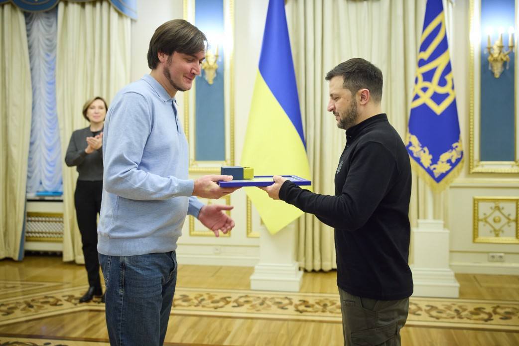 Зображення посту: Відзнаку «Золоте серце» отримали двоє волонтерів з Донеччини