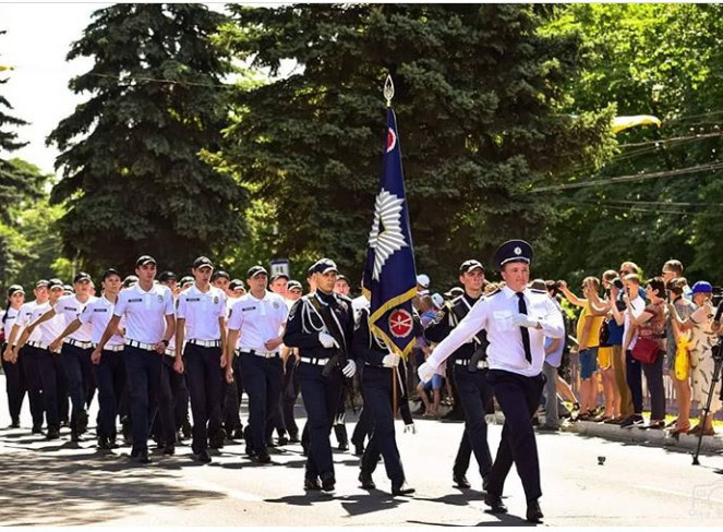 Зображення посту: Одне поранення, 3 дні народження і 12 операцій: історія поліцейського з Маріуполя