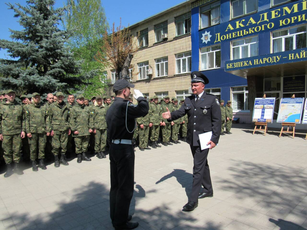 Зображення посту: Одне поранення, 3 дні народження і 12 операцій: історія поліцейського з Маріуполя