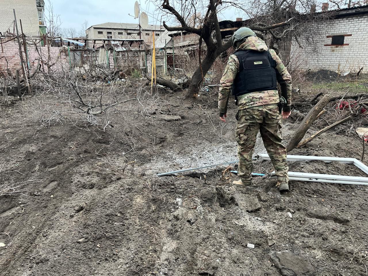 Стаття: Окупанти обстрілюють Луганщину з артилерії та БПЛа, а з Донеччини евакуювали майже 1000 людей