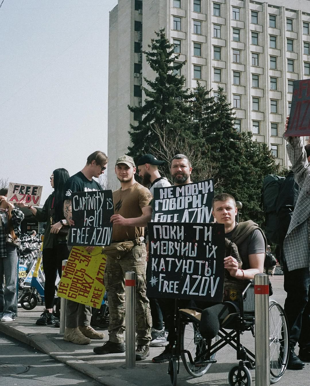 Зображення посту: Життя на протезах: історія азовця, який втратив ноги на війні