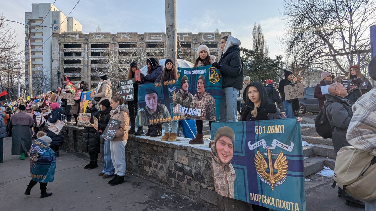 Стаття: У Києві пройшла акція на підтримку військовополонених та зниклих безвісти