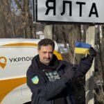 Зображення посту: «Укрпошта» презентувала марку про Волноваху за 20 кілометрів до фронту