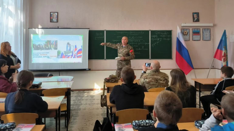 Стаття: Окупанти закривають школи на Луганщині через брак учнів