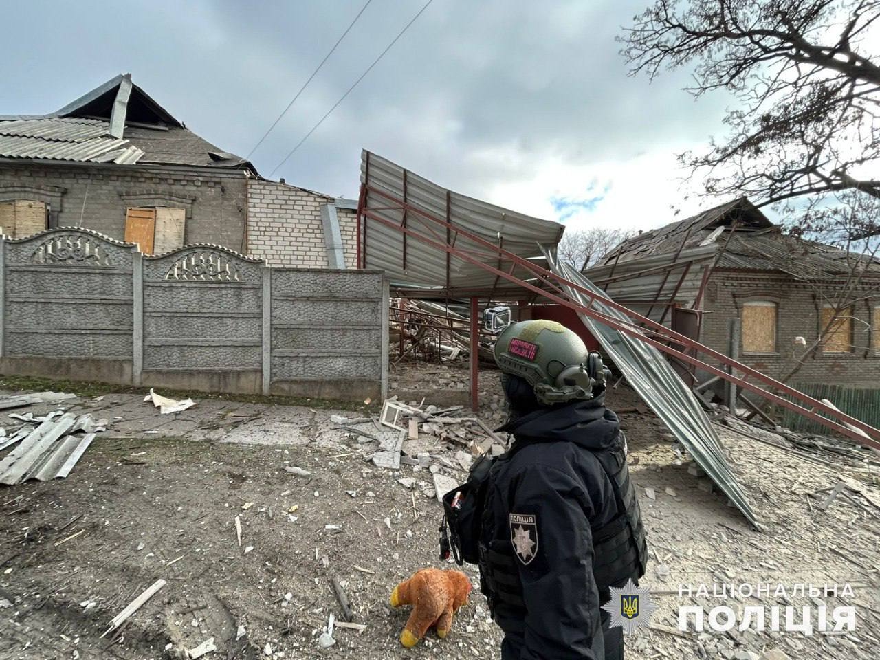 Стаття: День під дронами та бомбами: поліцейські показали, як працюють у Покровську