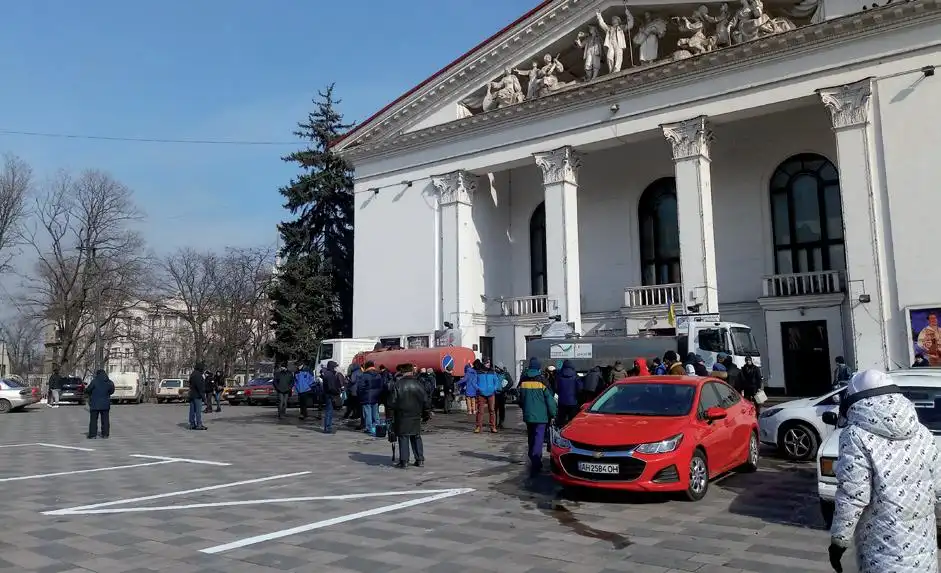 Зображення посту: «Будемо святкувати другий день народження». Тетяна та її мама вижили в драмтеатрі Маріуполя