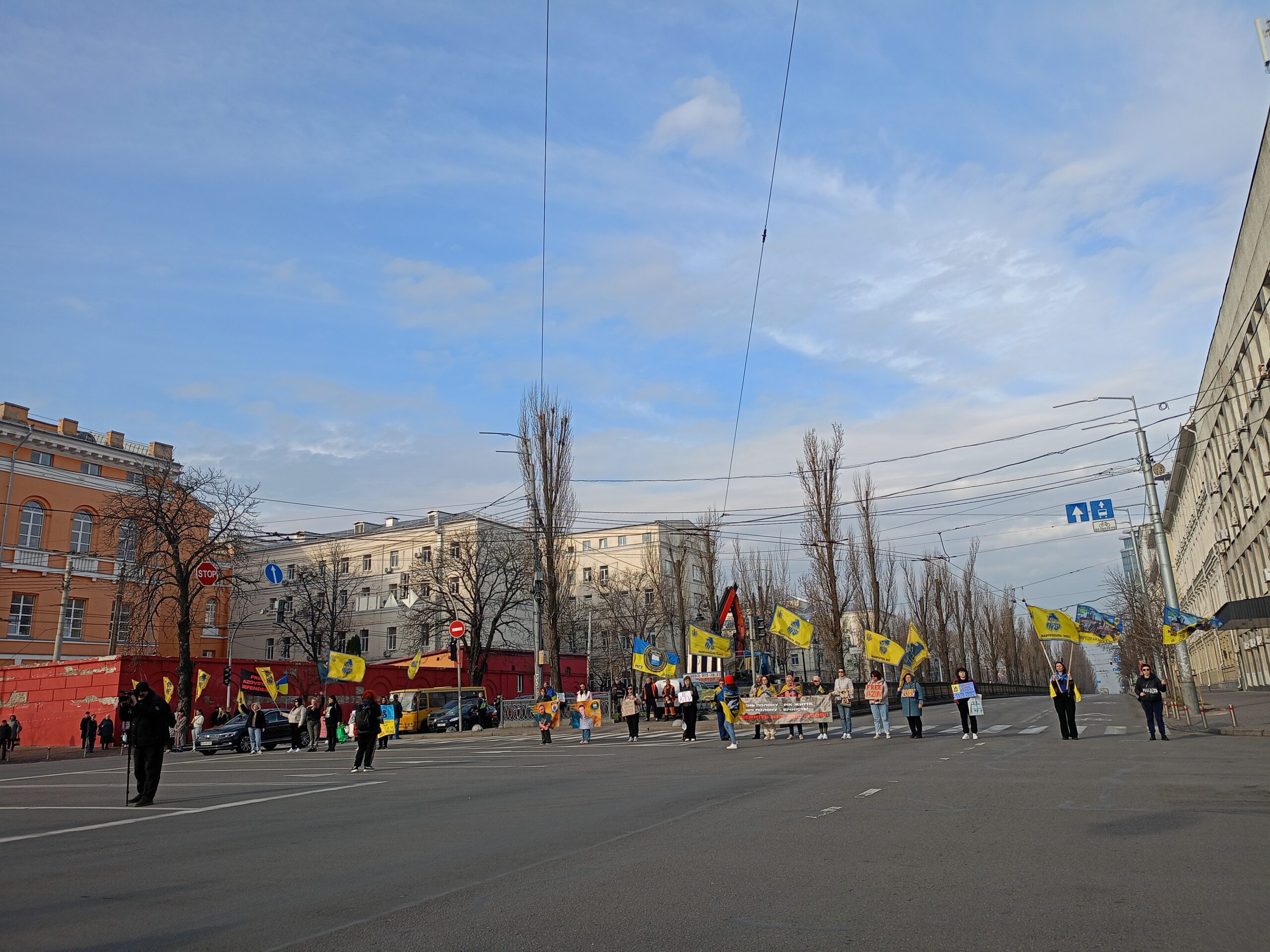 Зображення посту: У Києві пройшла хода на підтримку полонених азовців