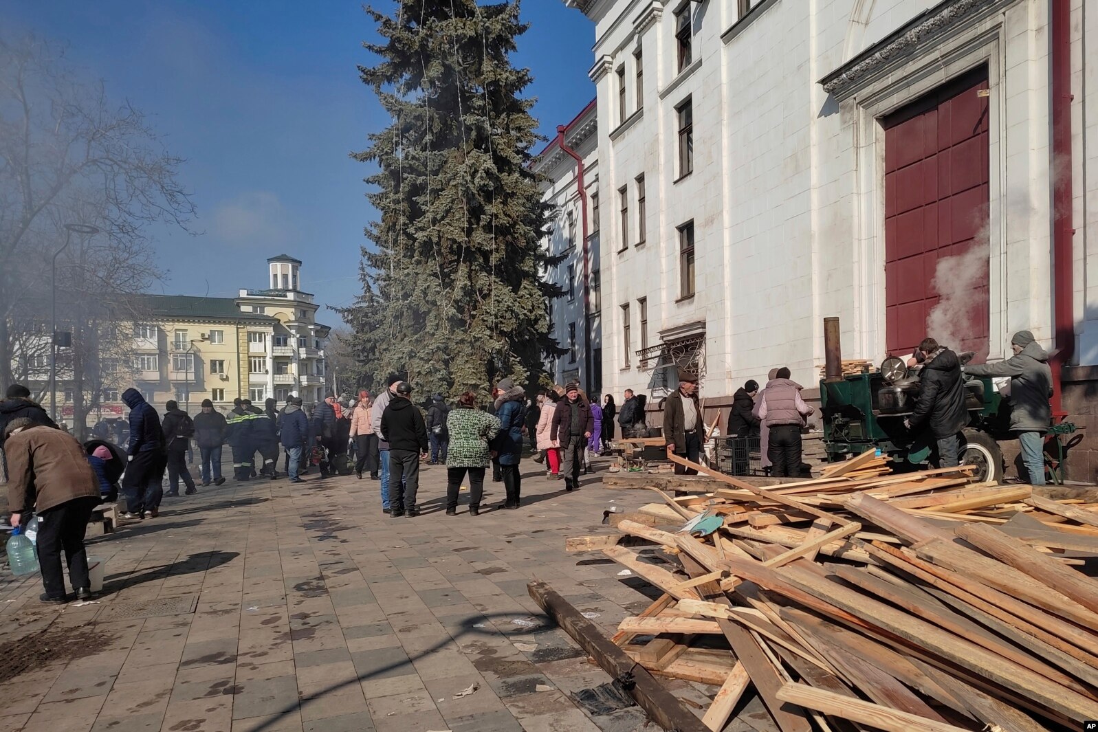 Зображення посту: «Будемо святкувати другий день народження». Тетяна та її мама вижили в драмтеатрі Маріуполя