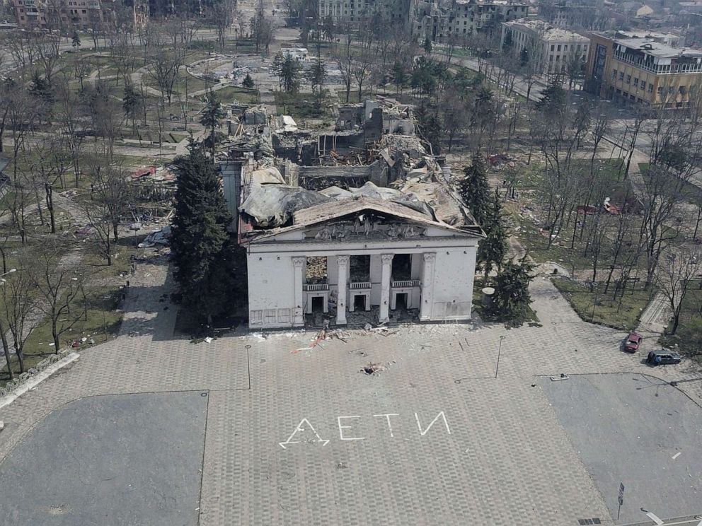 Зображення посту: «Будемо святкувати другий день народження». Тетяна та її мама вижили в драмтеатрі Маріуполя