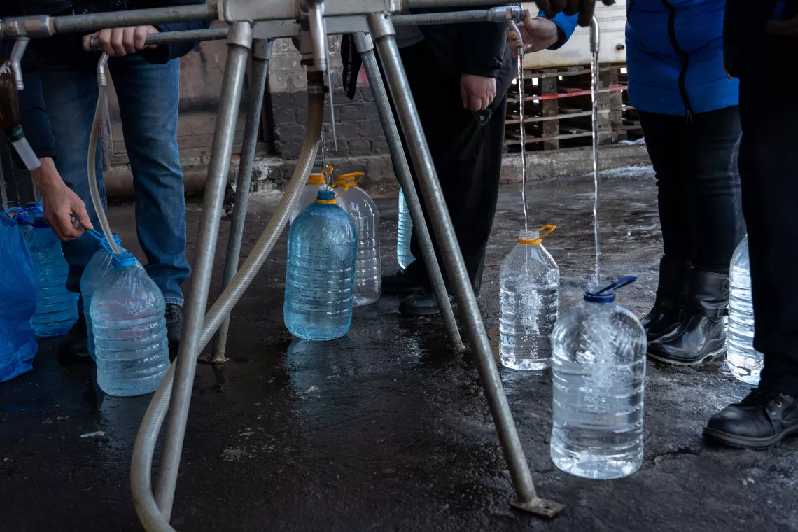 Стаття: У Донецьку окупанти забезпечуватимуть водою військових, а не містян