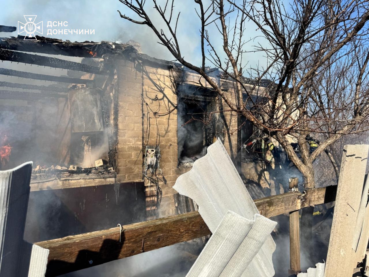 Зображення посту: На Донеччині через російські обстріли спалахнули пожежі