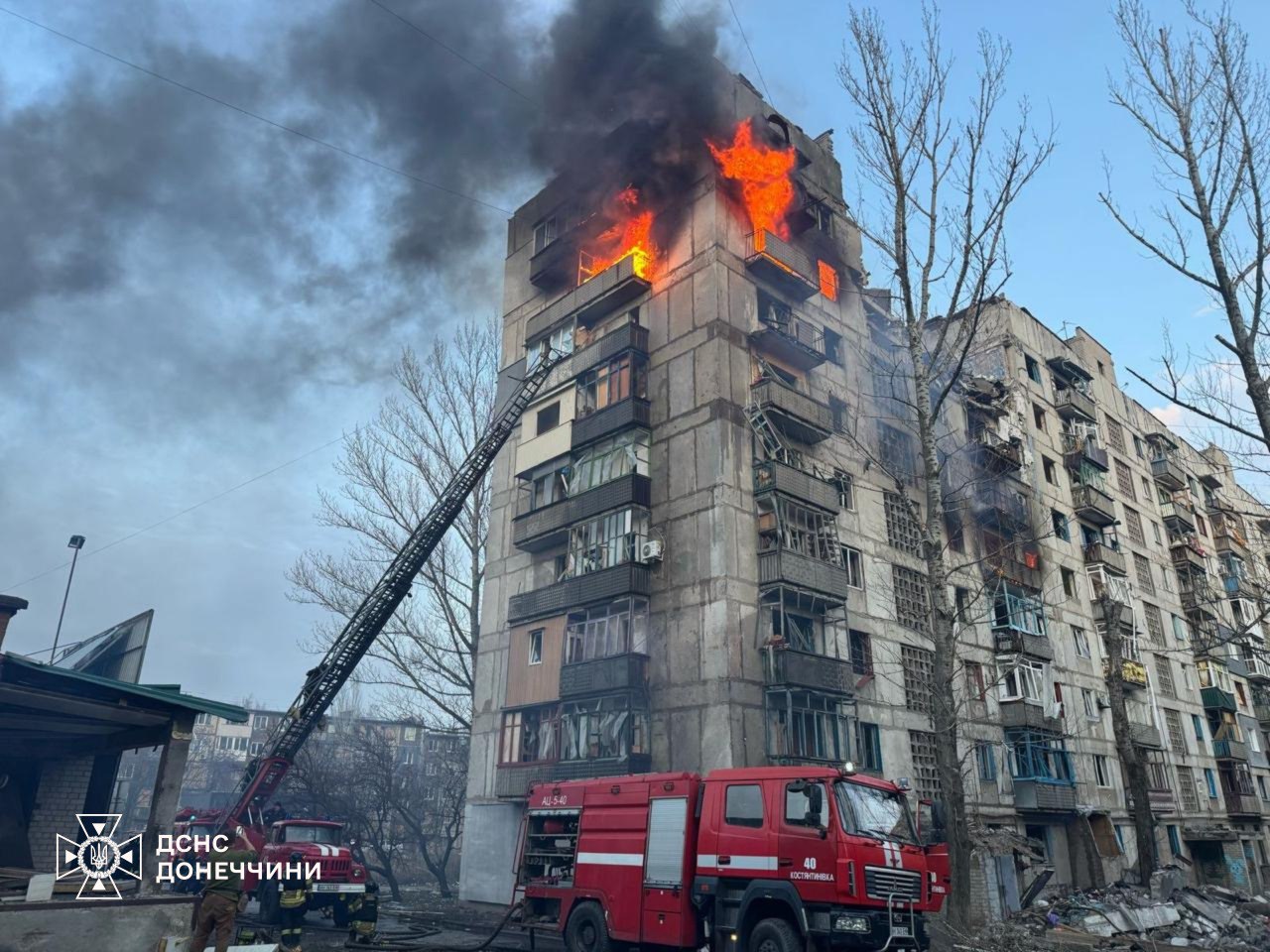 Зображення посту: У Костянтинівці спалахнули пожежі через обстріли: двоє людей постраждали