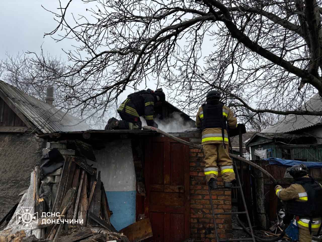 Стаття: У Родинському внаслідок обстрілу зайнялася пожежа