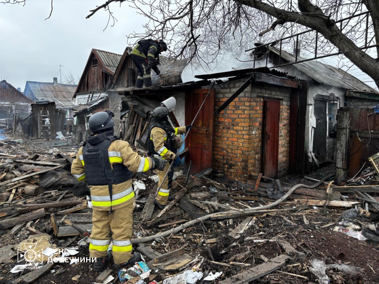 Зображення посту: У Родинському внаслідок обстрілу зайнялася пожежа