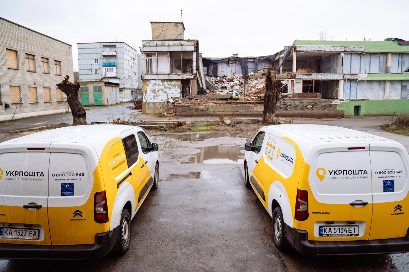 Стаття: У Добропіллі «Укрпошта» відновила роботу відділення після обстрілу