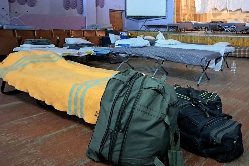 Зображення посту: «По всій Україні стріляють, то краще загинути вдома». Як «Білі янголи» вмовляють людей на евакуацію