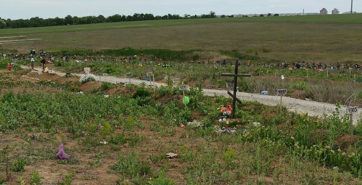 Стаття: У Маріуполі на кладовищі знищили архіви поховань