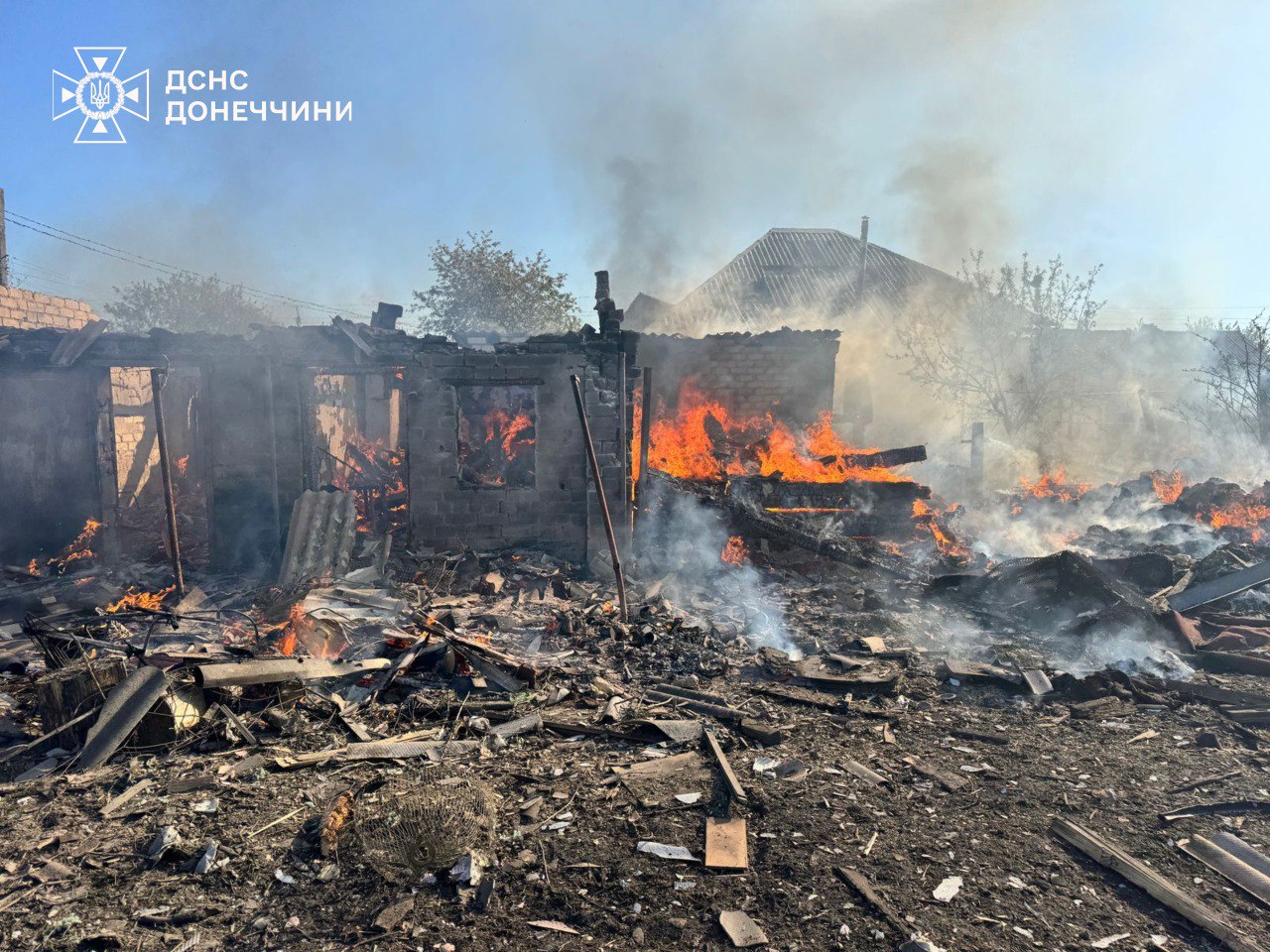 Зображення посту: На Донеччині внаслідок обстрілів спалахнули пожежі: є загиблі та поранені