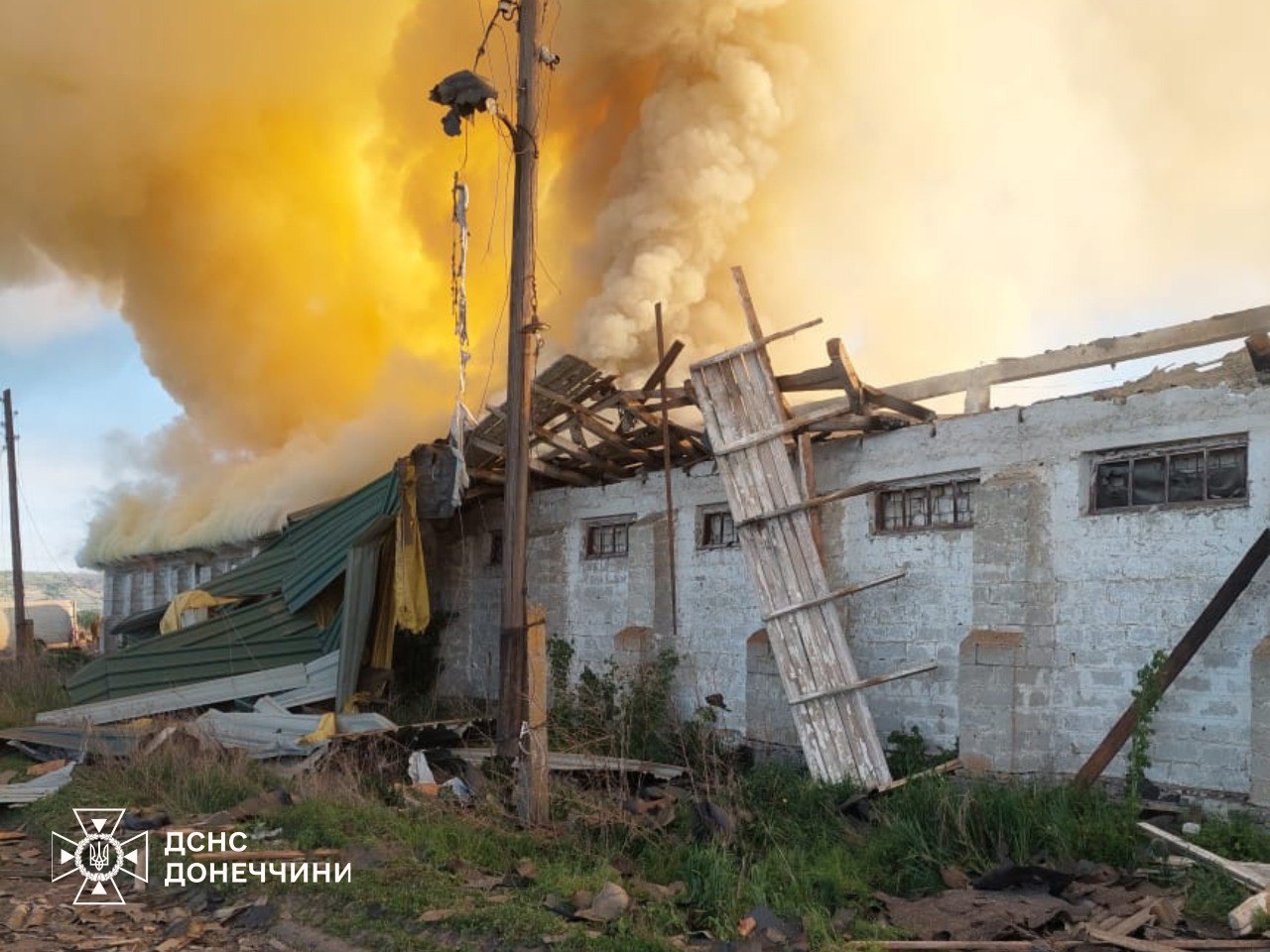 Зображення посту: У Добропіллі окупанти поцілили по шахті «шахедами»: одна людина поранена
