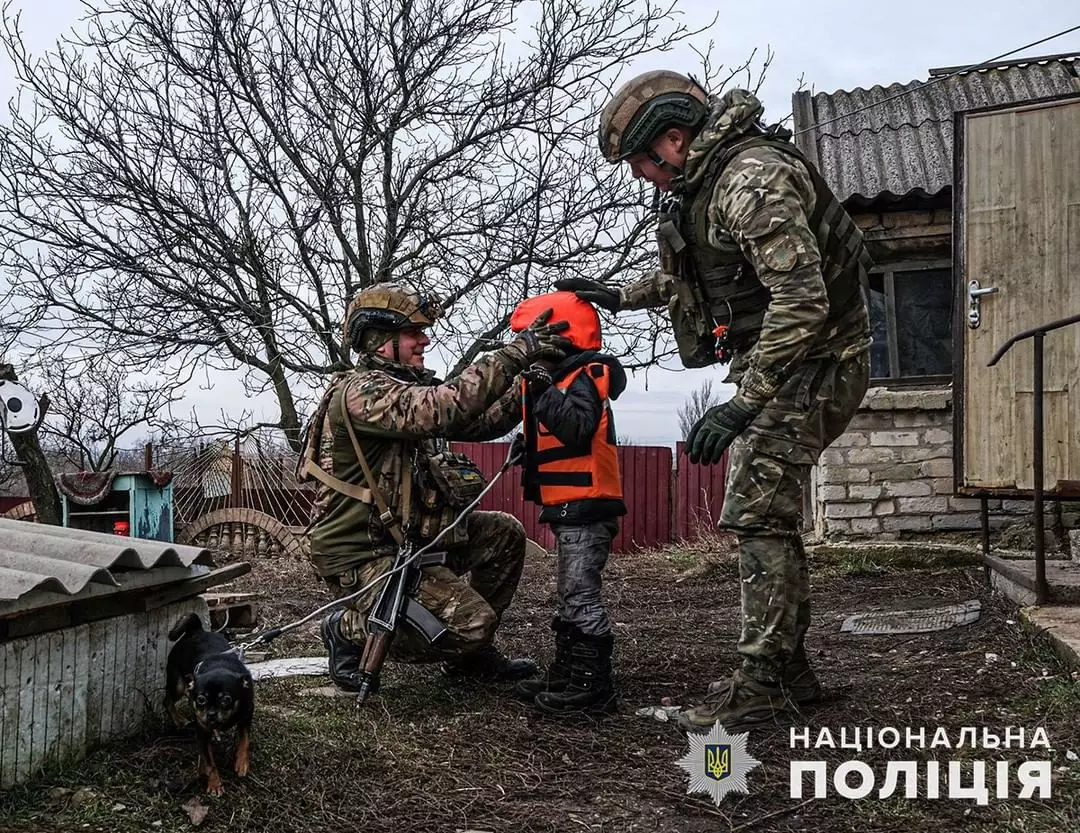 Зображення посту: «По всій Україні стріляють, то краще загинути вдома». Як «Білі янголи» вмовляють людей на евакуацію