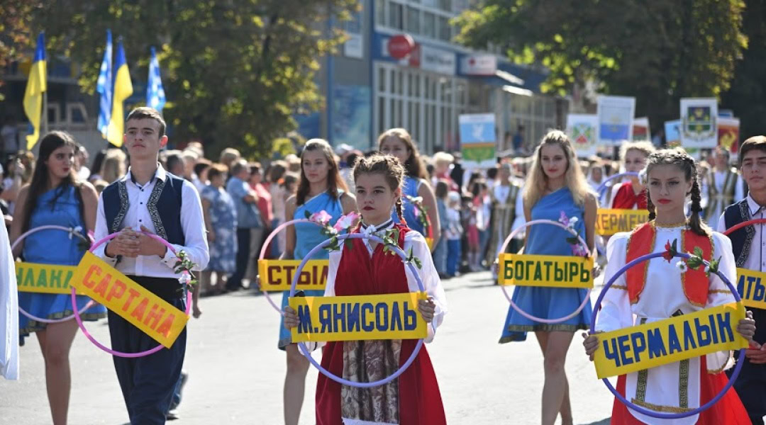 Стаття: Греки Надазов’я покажуть у Києві виставку декоративного мистецтва «ТОХМА»