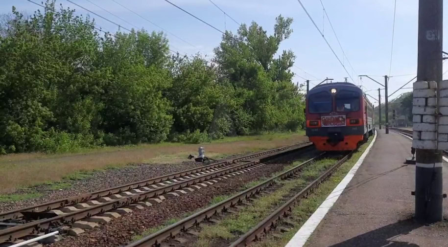 Зображення посту: В окупованому Донецьку вперше за 11 років запустили пасажирський потяг